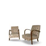 Ensemble de fauteuils Art Déco avec accoudoirs en hêtre arqués.