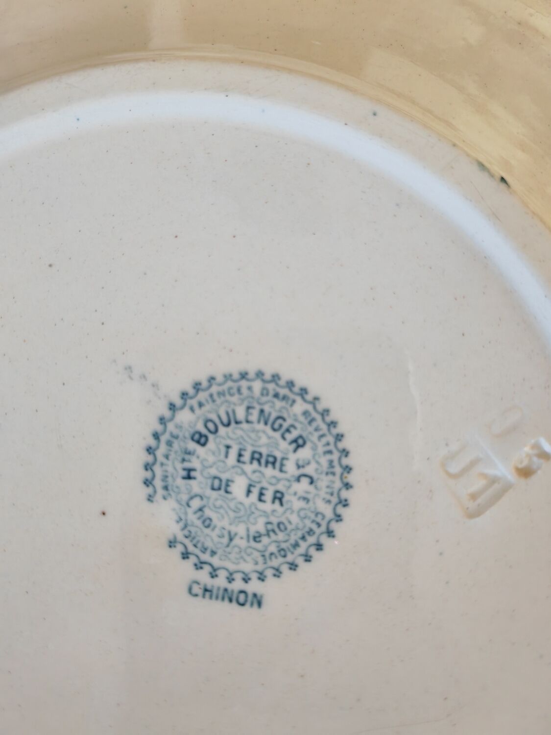 3 plates iron earth Chinon