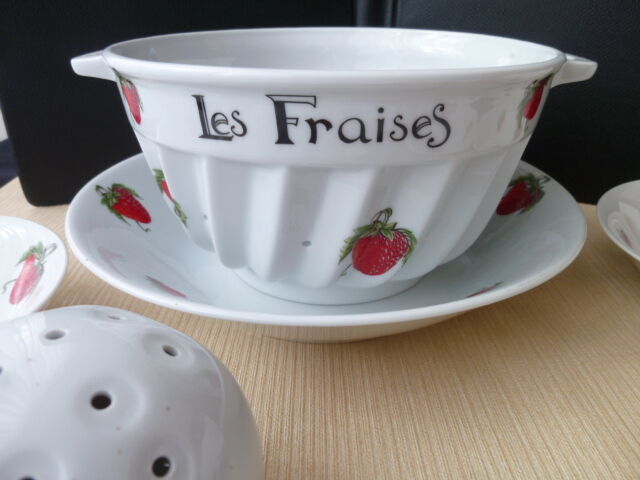 Porcelain strawberry service Philippe Deshoulières