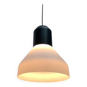 Suspension en métal