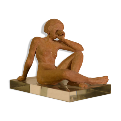 Sculpture terre cuite femme assise par Norbert Treca art contemporain