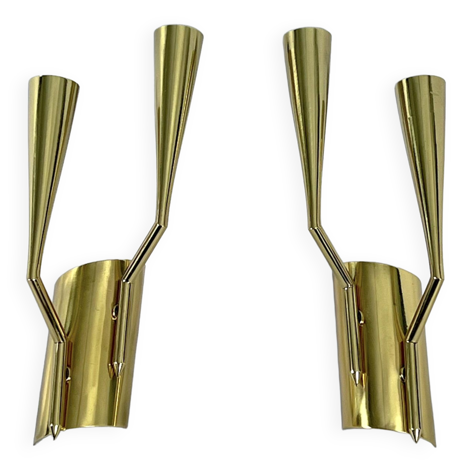 Mid-Century Modern pair of brass Oscar Torlasco attributable sconces. Italy 1950s