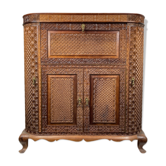 Armoire de bar sculptée en noyer espagnol, vers 1930