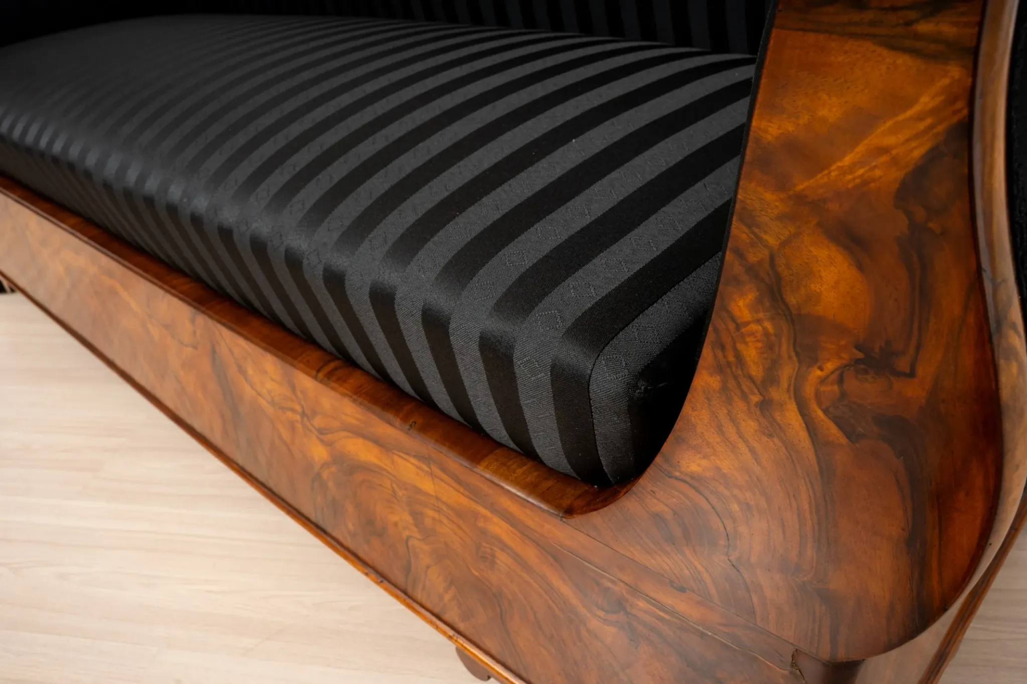 Exceptional 19th Century Biedermeier Walnut Sofa, circa 1850