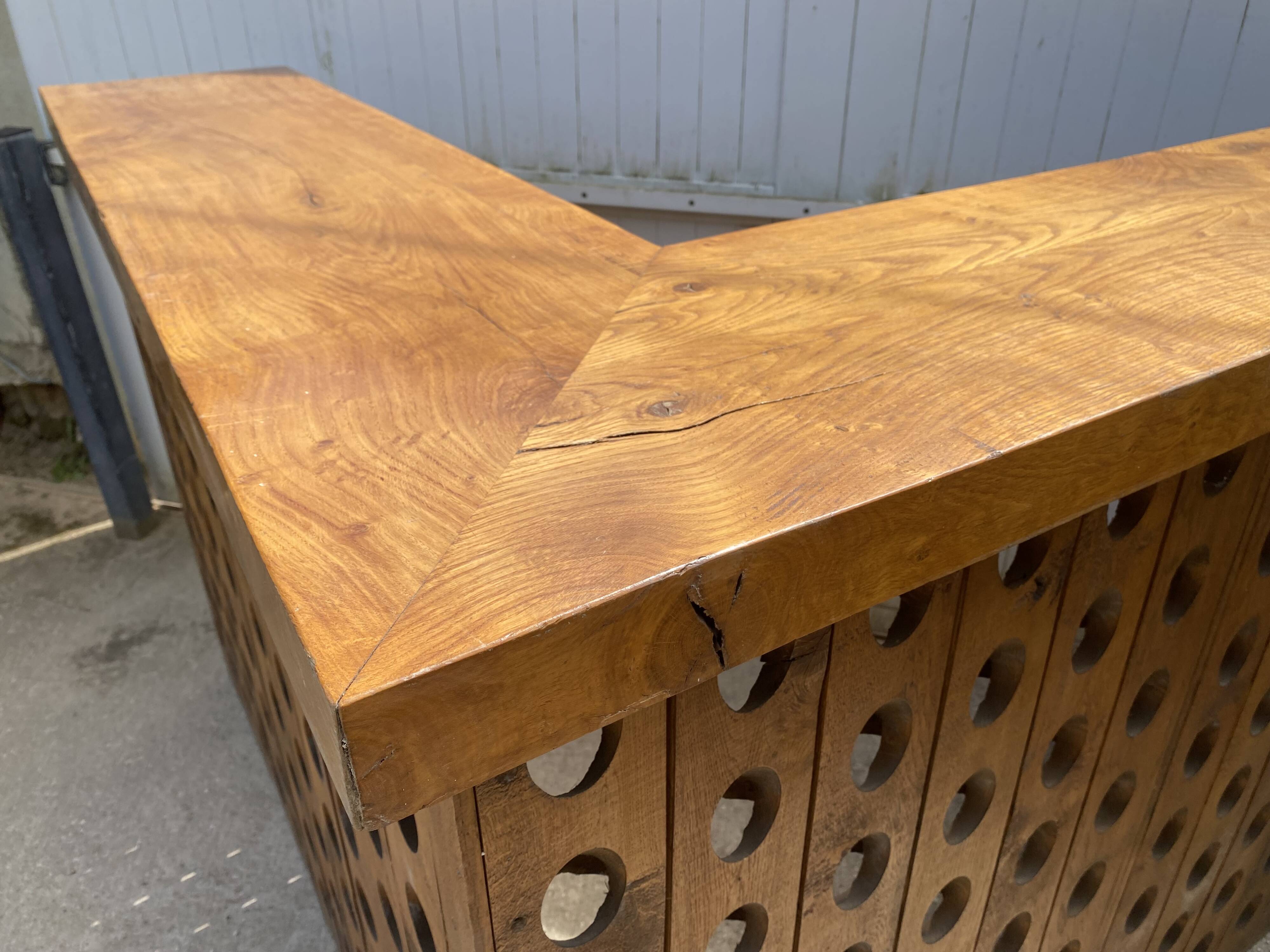 L-shaped walnut solid wood bar, professional furniture, bistro counter, reception.