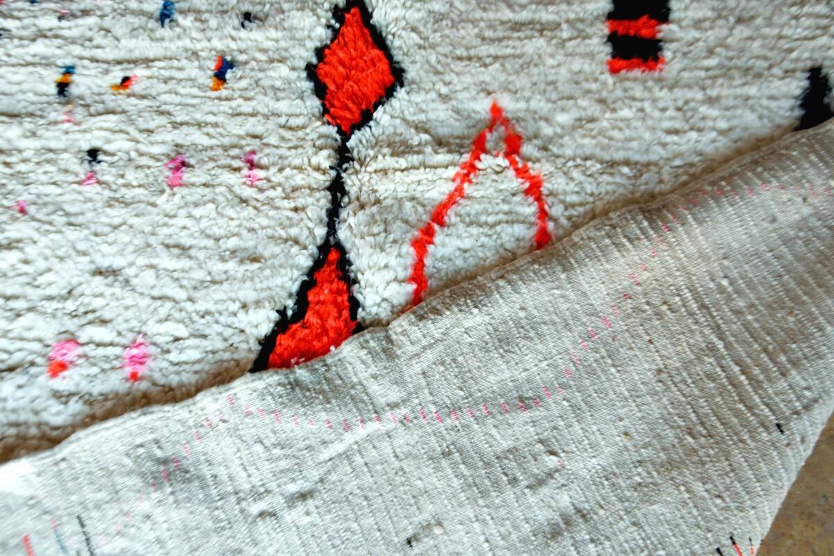 Moroccan Berber rug Azilal 282 x 182 cm New White/Orange