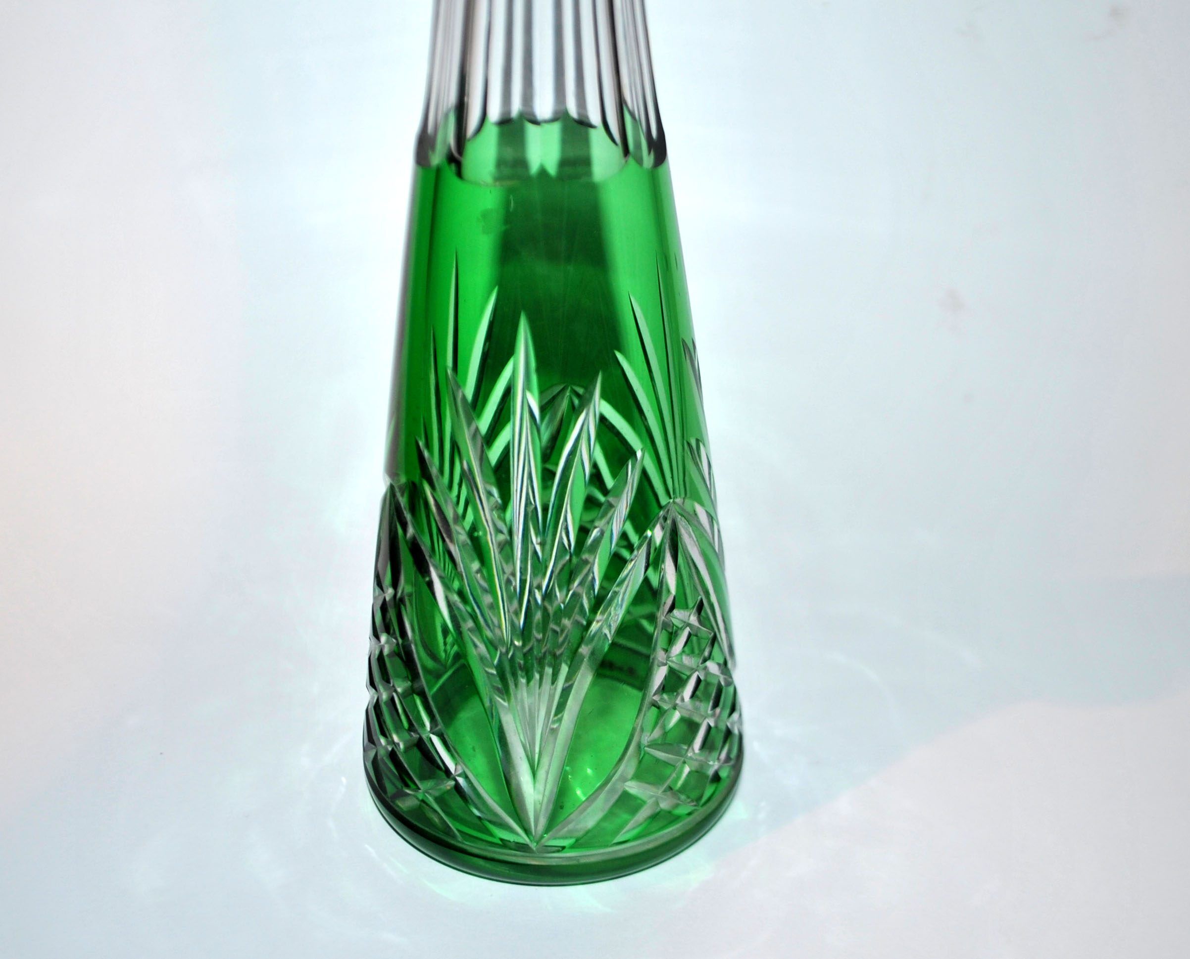 Saint-Louis Moselle crystal carafe with green overlay, size 9408 - H32cm