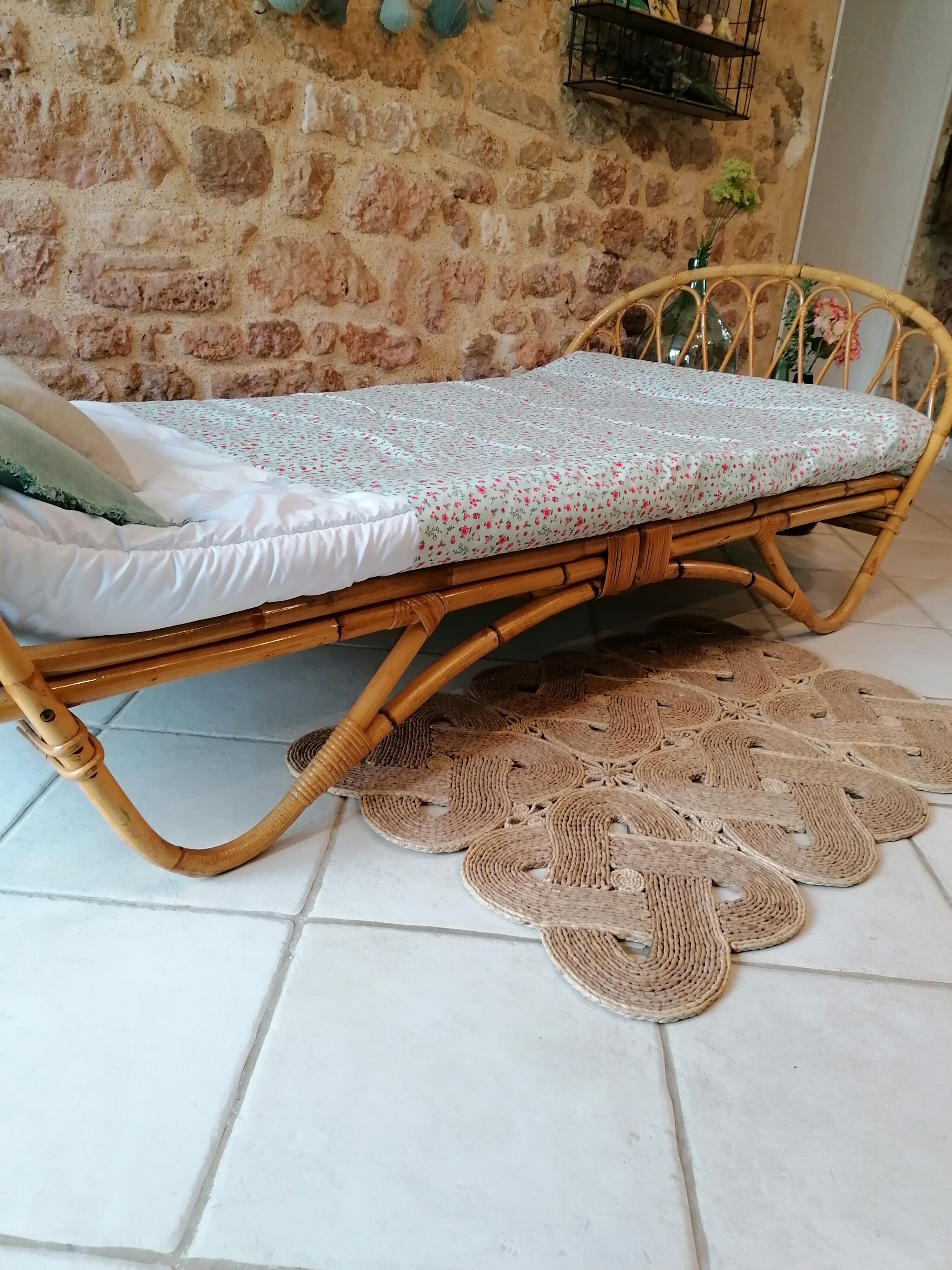 Rattan shell bed