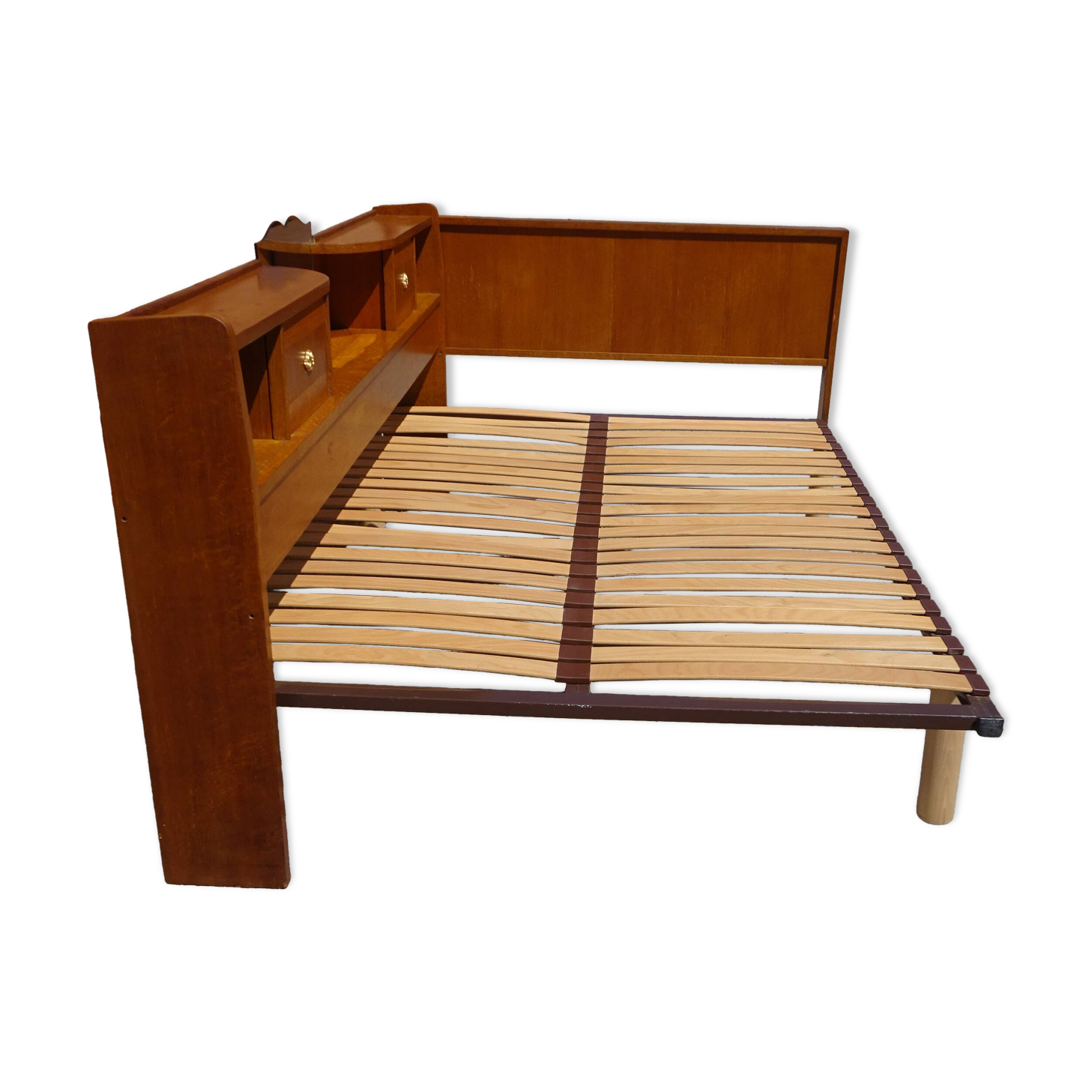 Cozy and oak headboard