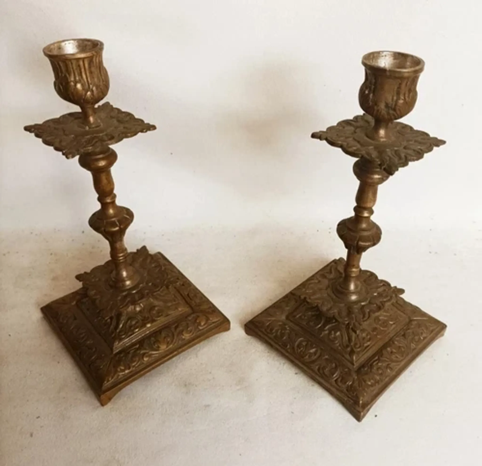 Remarkable pair of candlesticks in bronze, formerly silver-plated, from the 19th century.