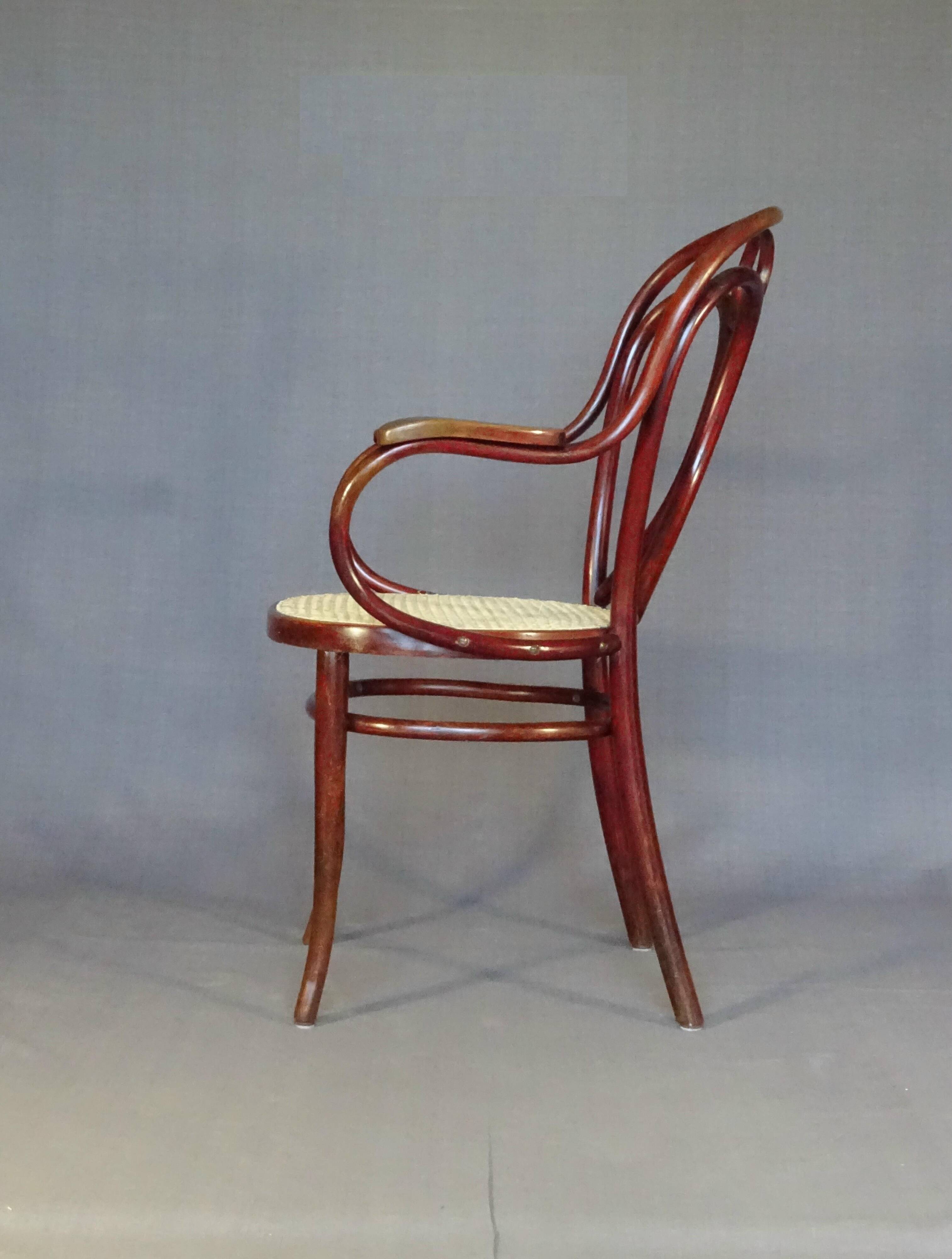 Fauteuil Thonet N°19 canné neuf , prêt à servir- Vers 1905 -