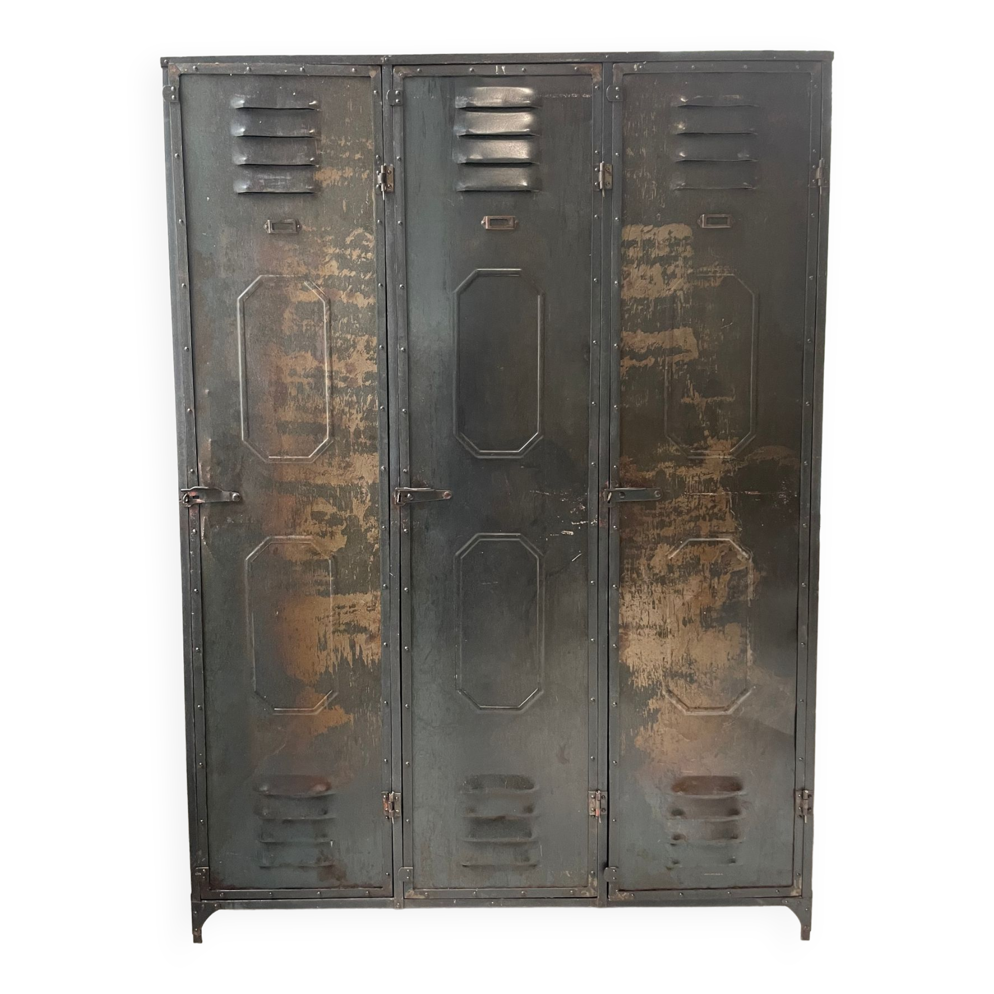 Riveted metal cloakroom Swchartz 1920