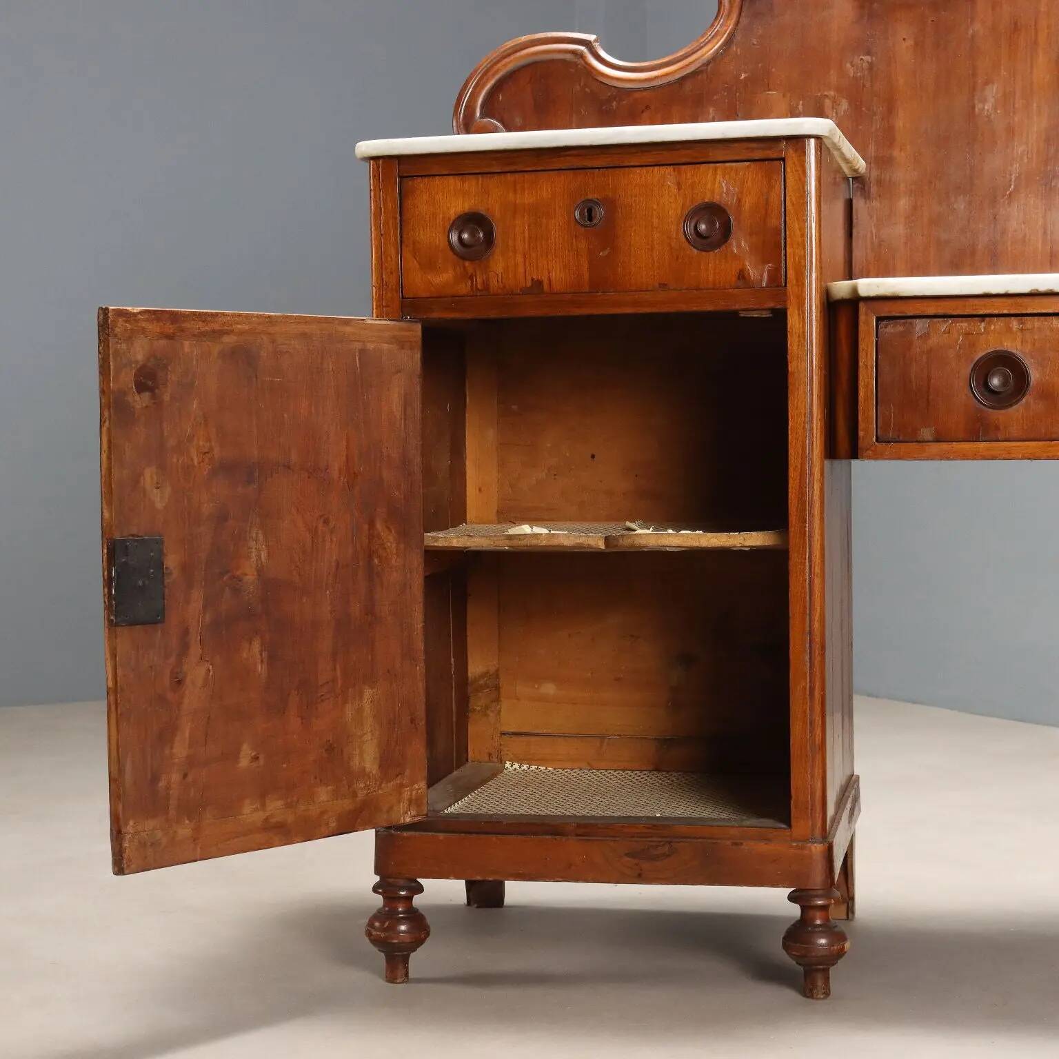Buffet ancien en noyer avec plateaux en marbre blanc, XIXe siècle