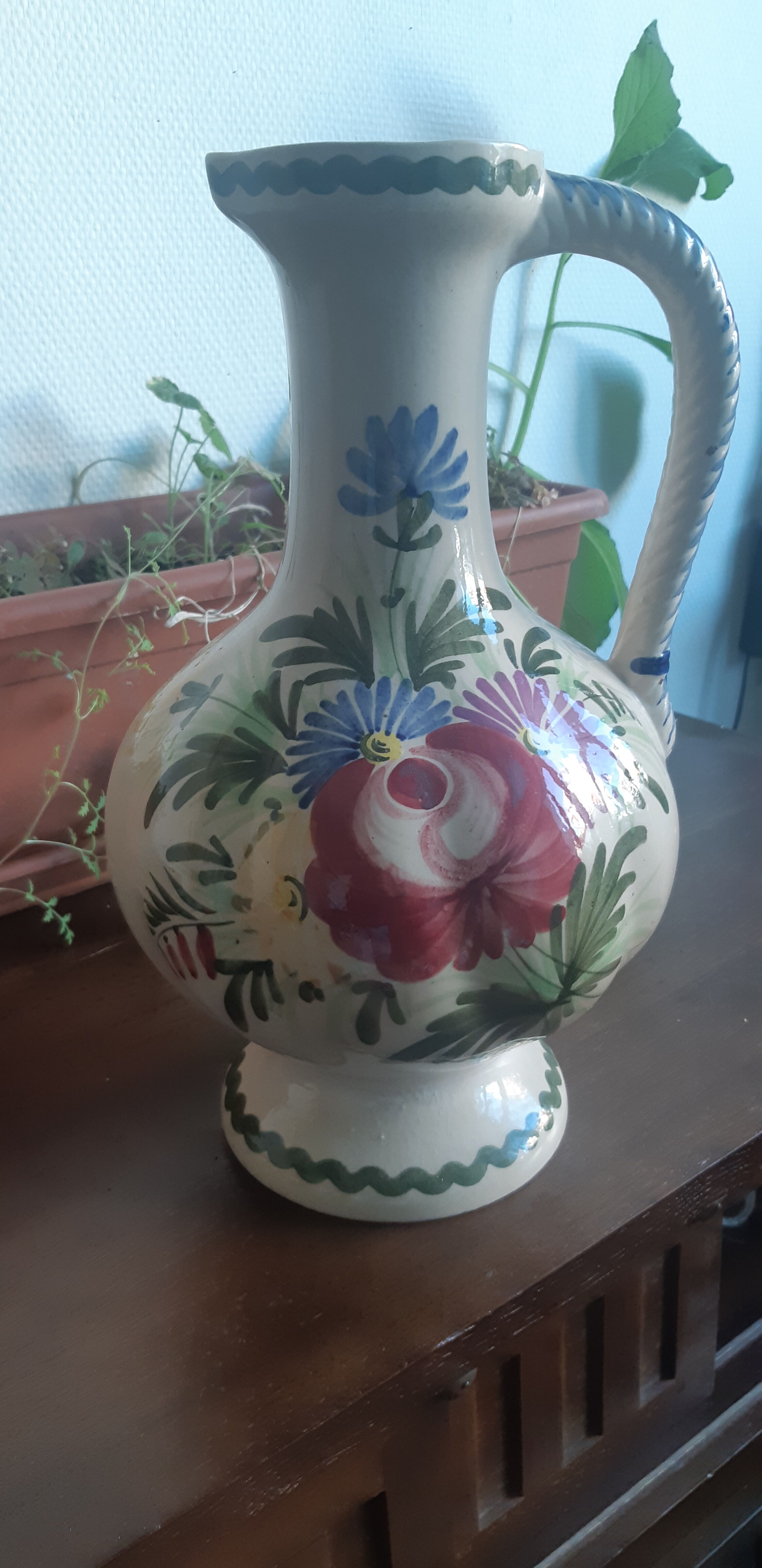 Earthenware vase with floral decoration, Saint-Clément style