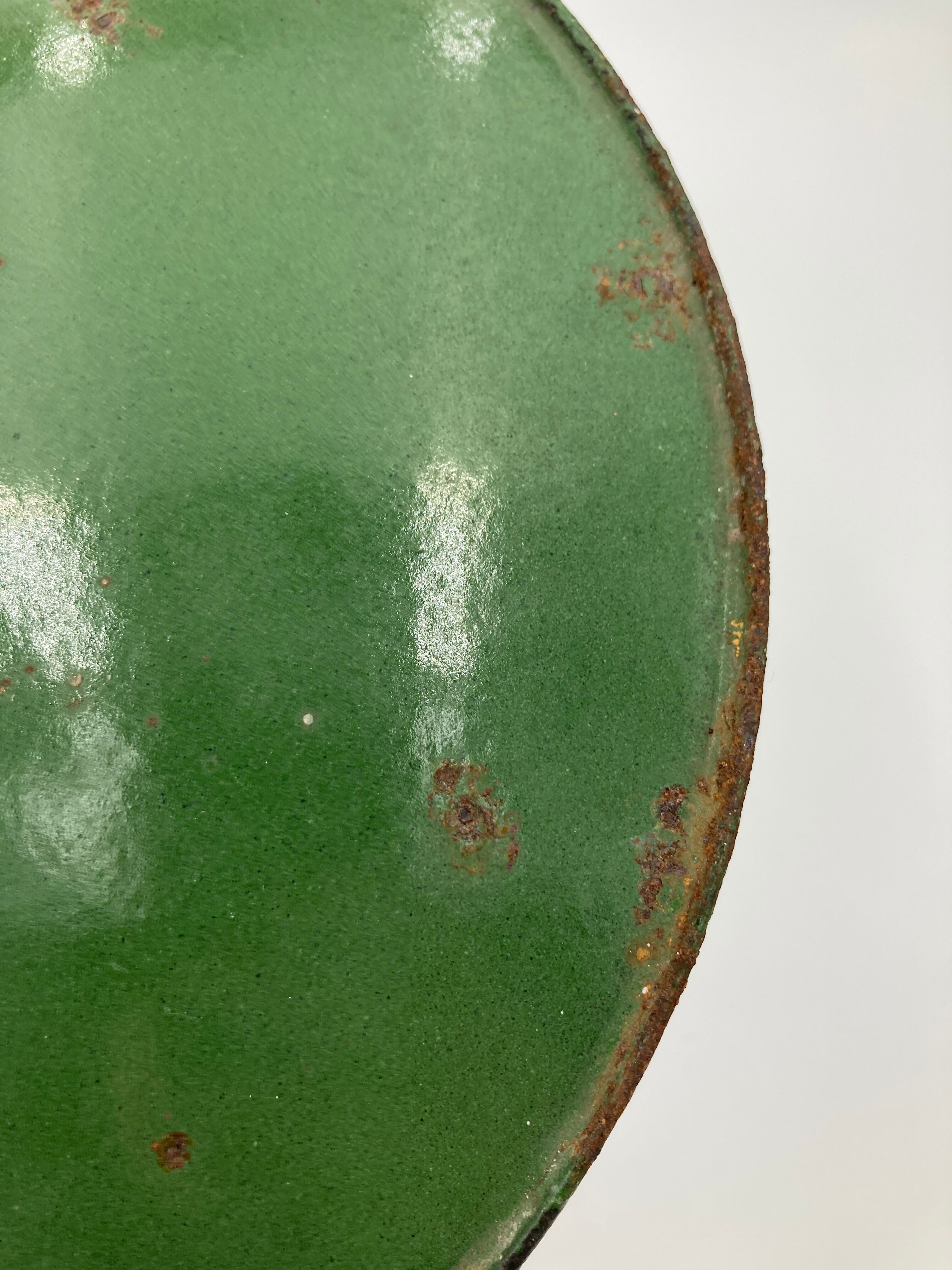 Green enamel suspension