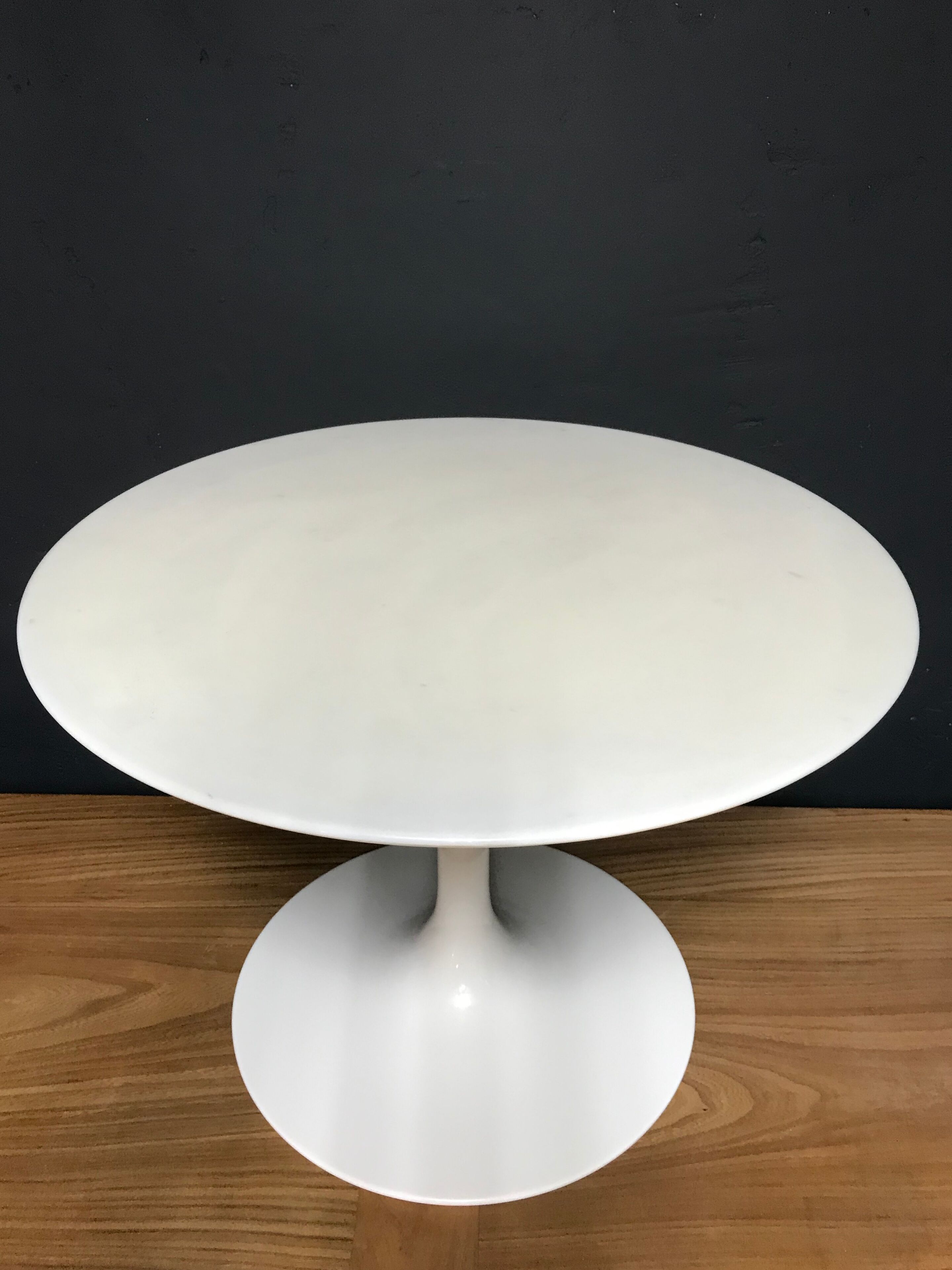 Knoll pedestal table with plain white marble top