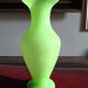Grand vase balustre en verre opalin couleur anis hauteur 31 cm