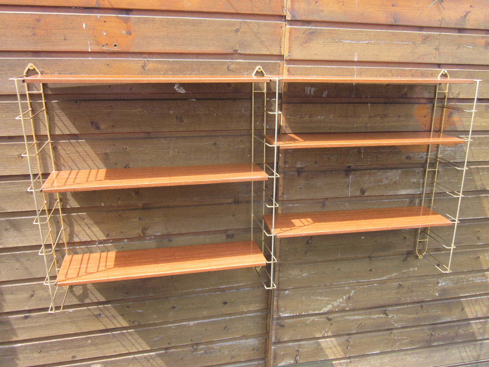 Modular shelves for 60 years in metal