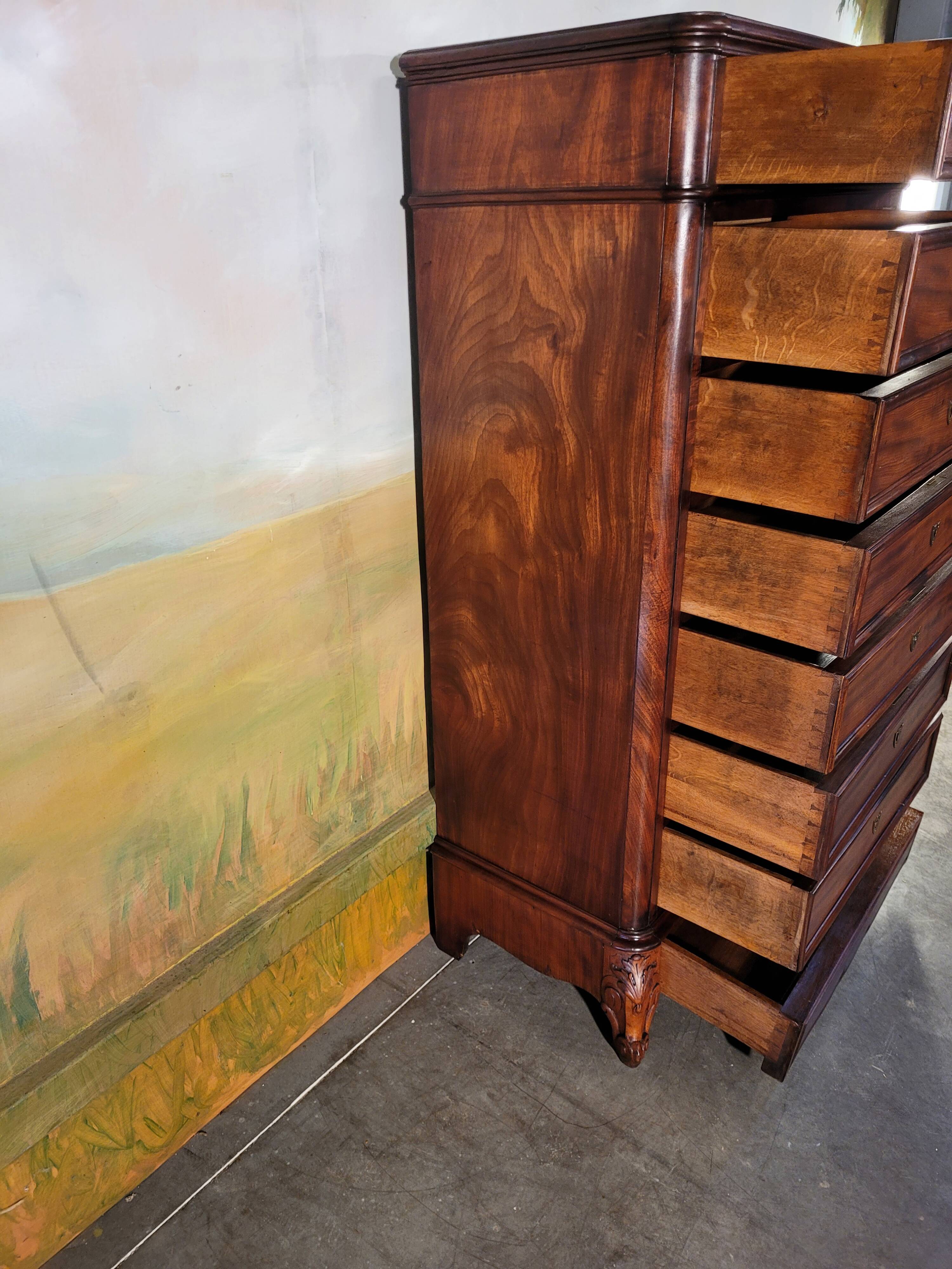 Large mahogany chest of drawers, 19th century