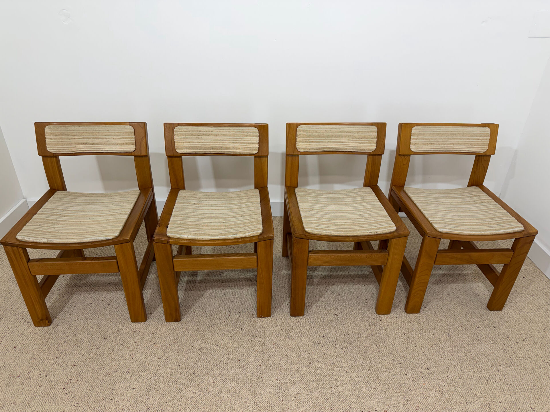 4 chaises en orme massif années 70
