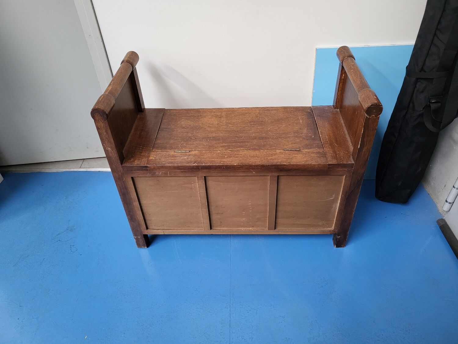 Chest booster bench