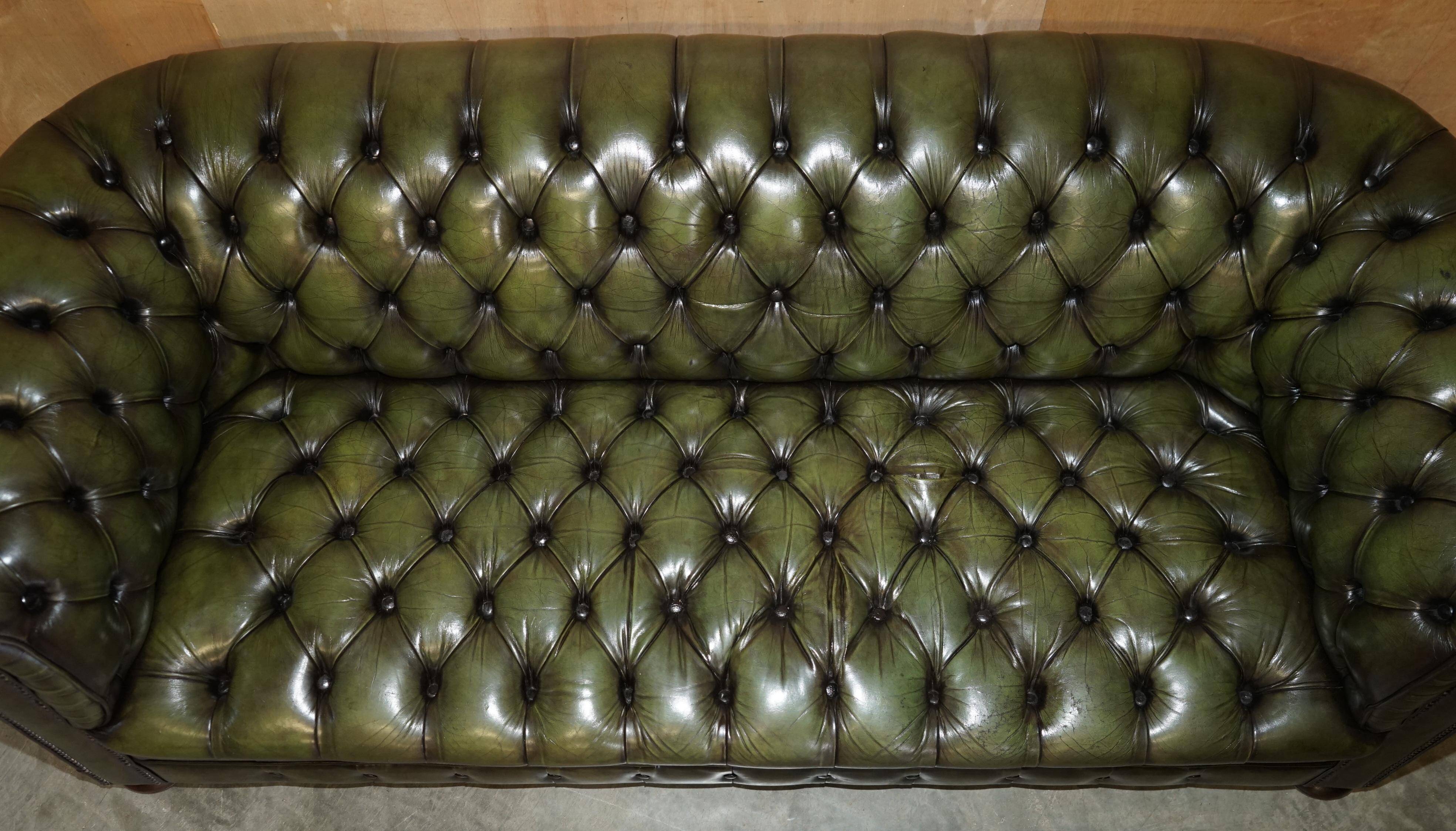 Chesterfield sofa in renovated leather, Regency style from the 1950s.