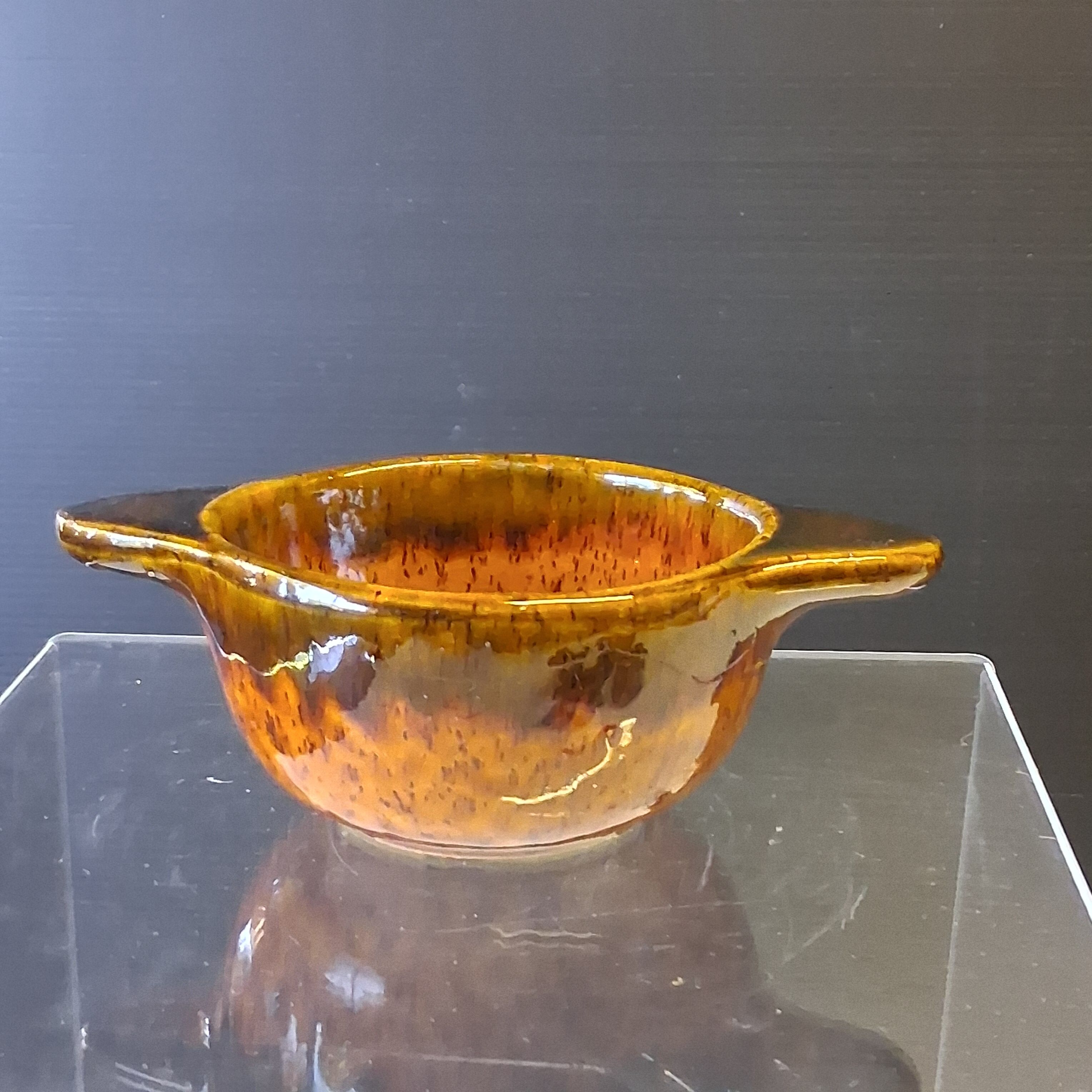 Set of 6 ear bowls in stoneware in very good condition.