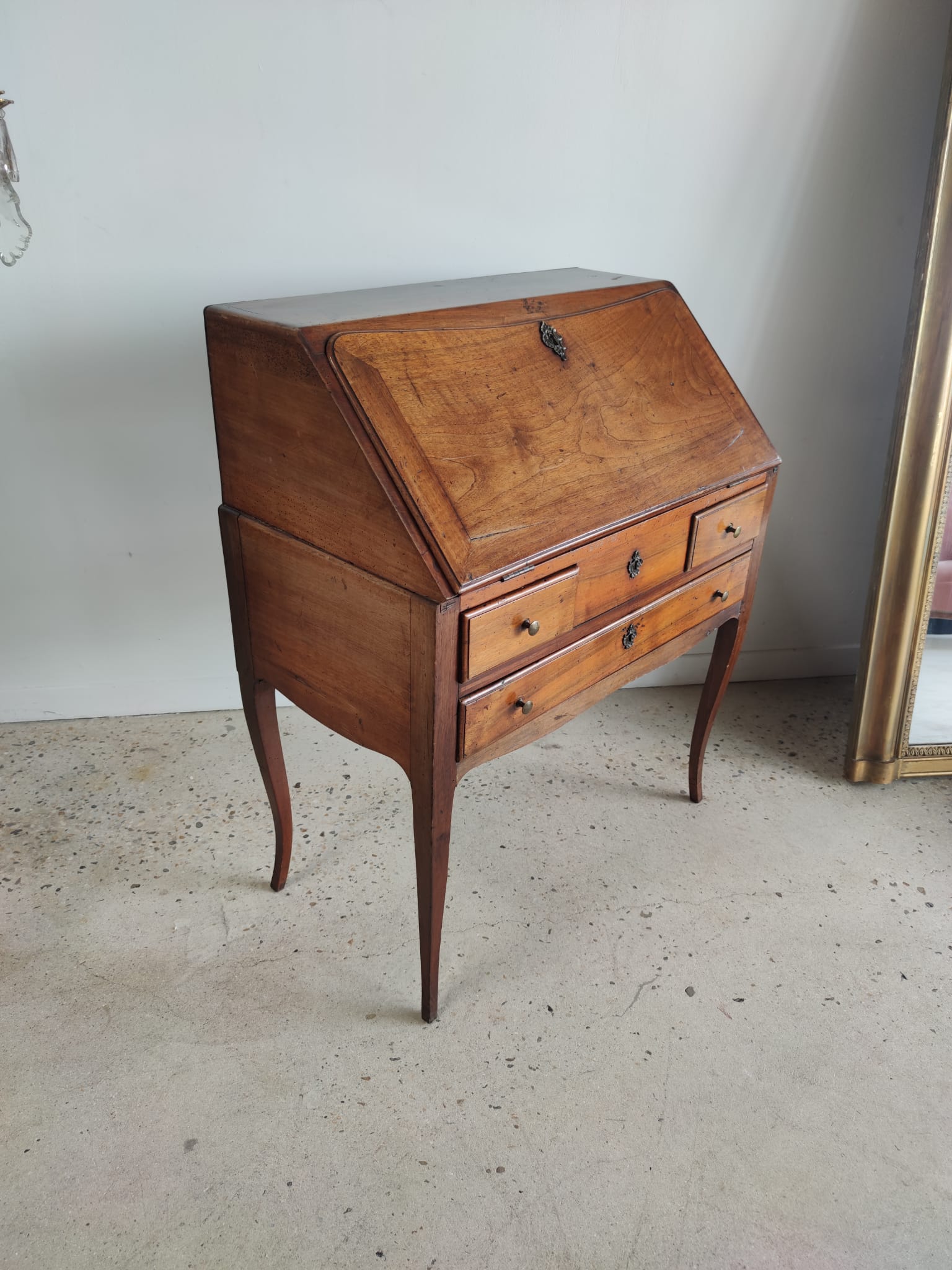 Bureau de pente en bois naturel