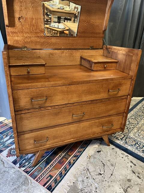 Vintage dressing table with tapered legs