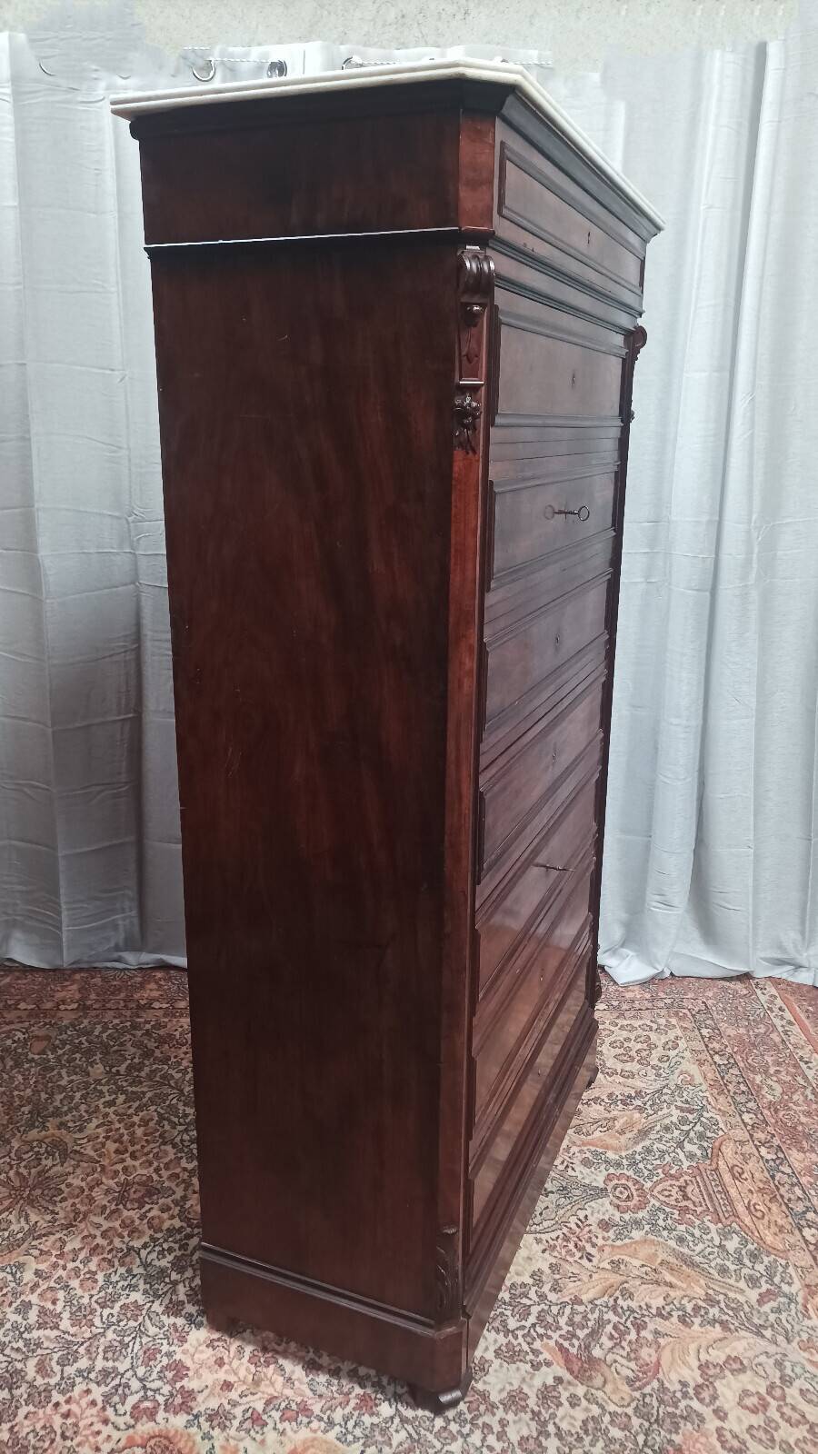 Large mahogany chest of drawers with 8 drawers from the Napoleonic III period.