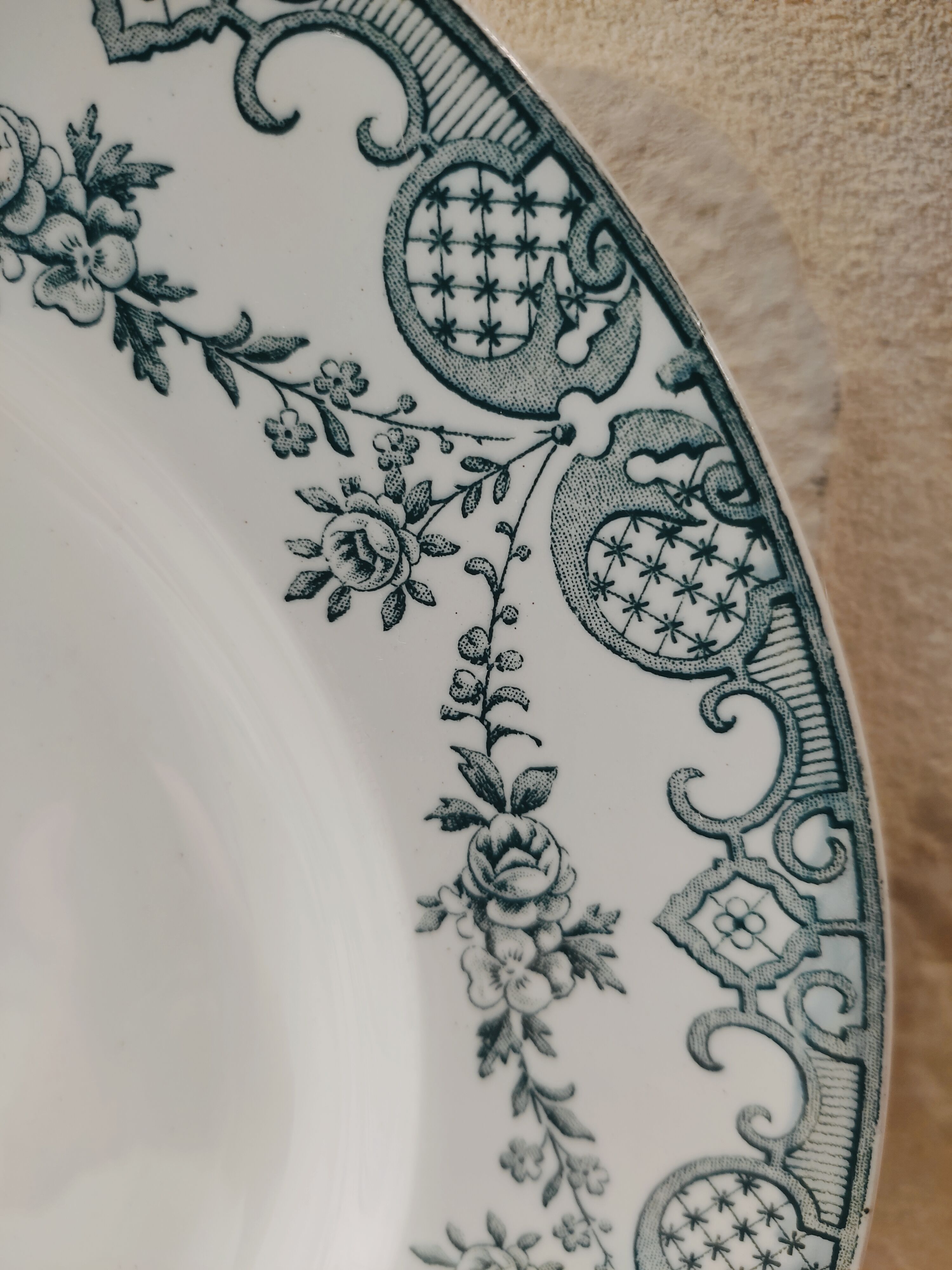 6 old plates in earthenware model Versailles