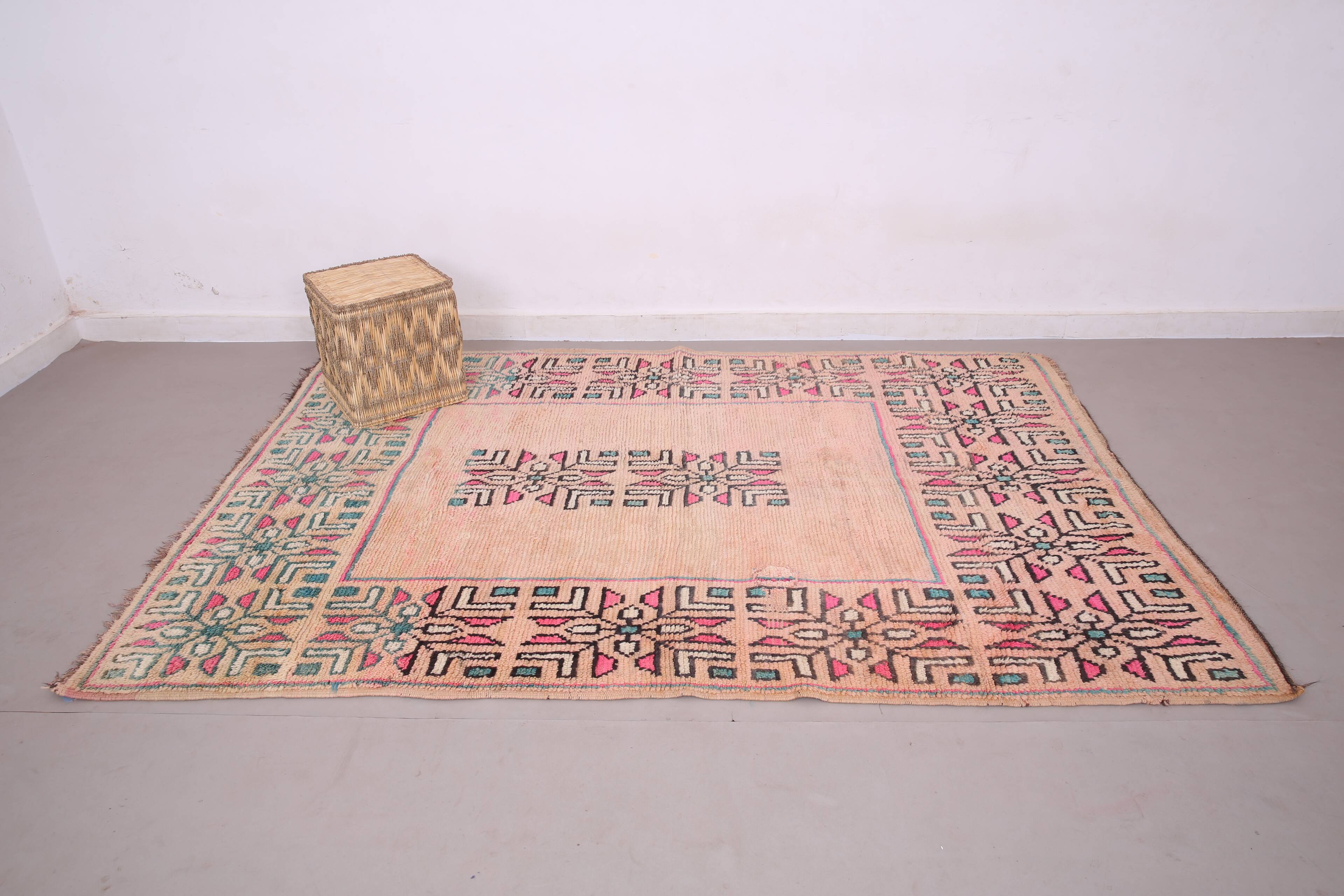 Pink Vintage Moroccan Rug 176 x 259 cm - Berber Rug Handmade - Wool Rug