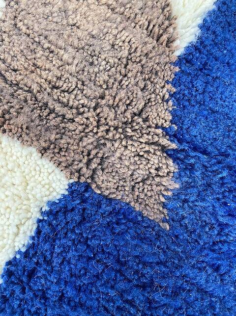 Moroccan handmade beni ouairine rug size 150 x 250 cm
