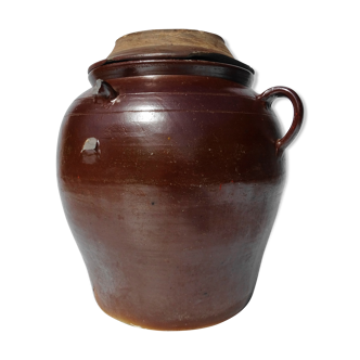 Jar in brown sandstone