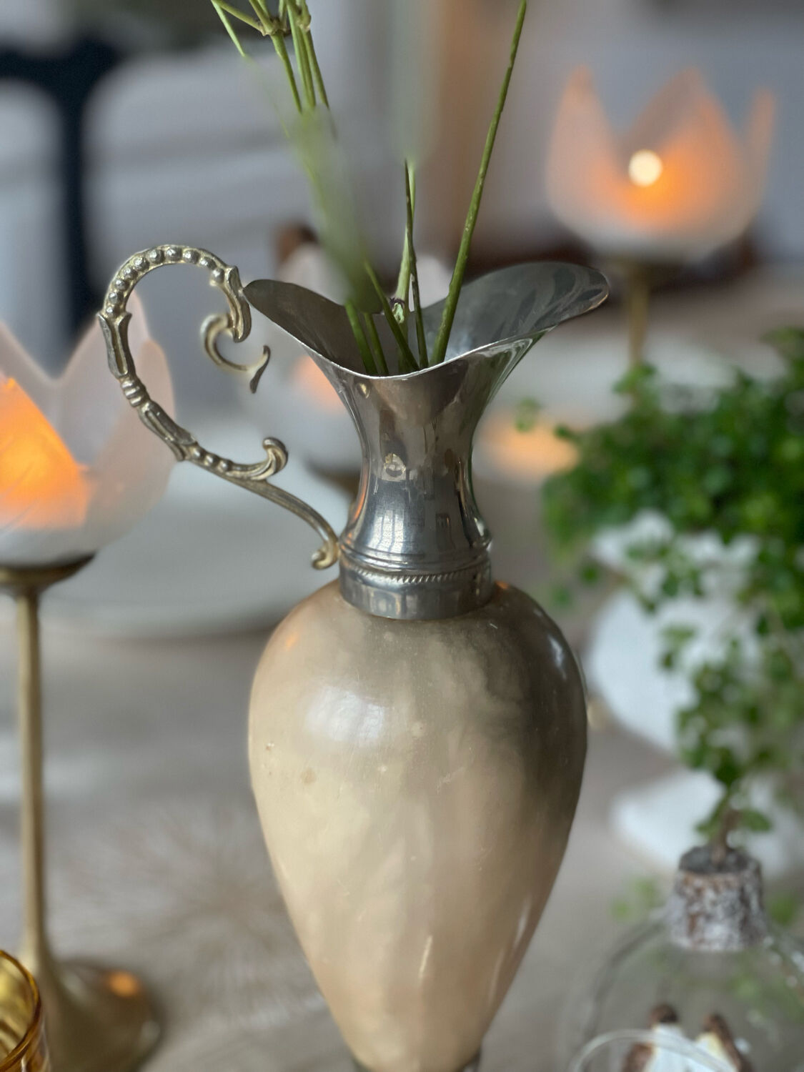 2 alabaster soliflores