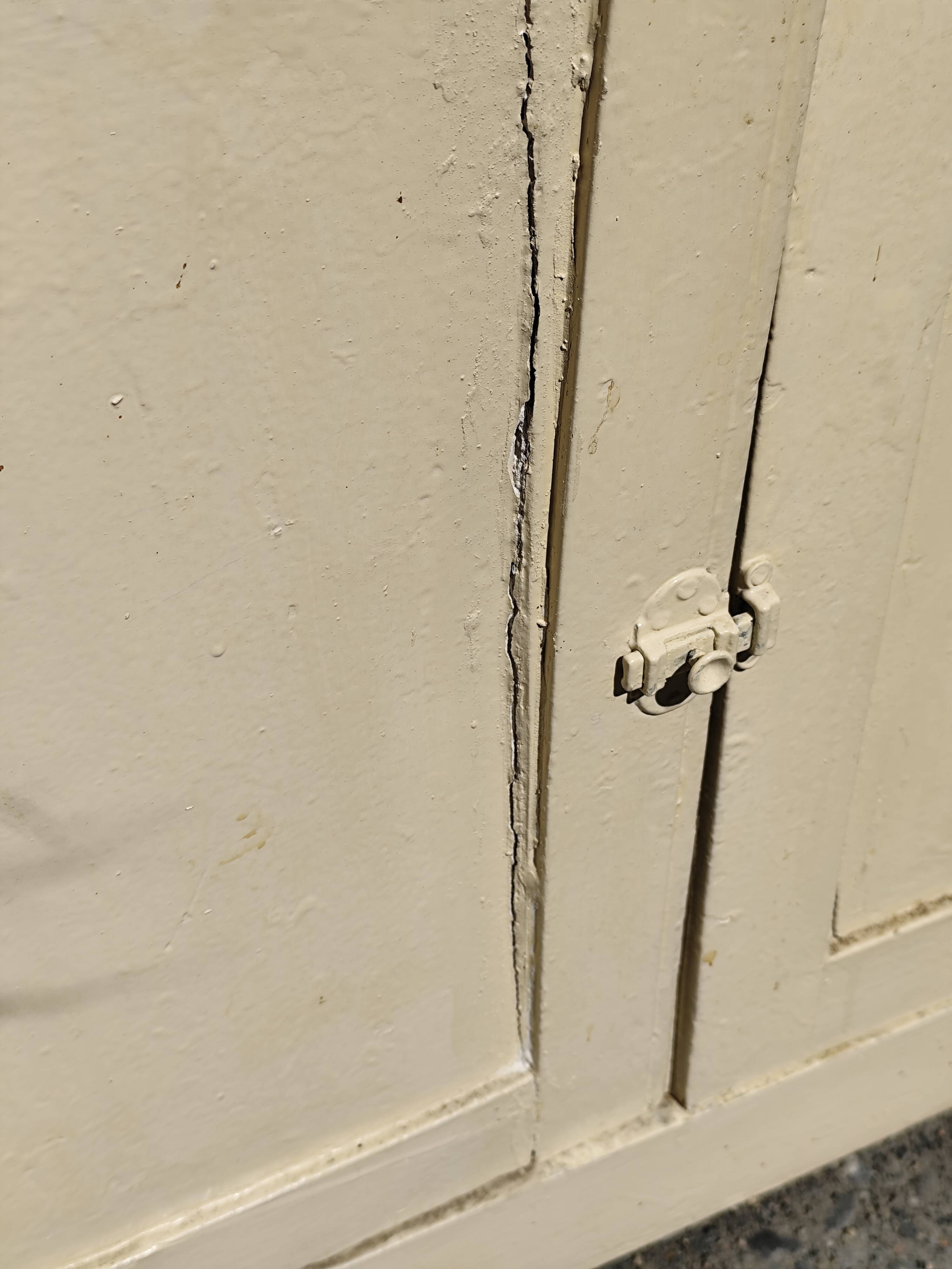 Small Parisian sideboard with one drawer and two doors, white lacquered