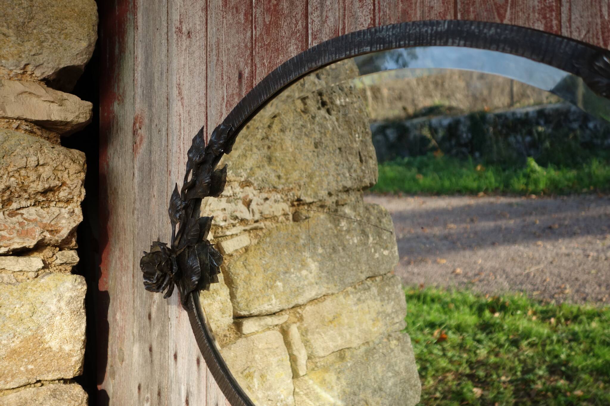 Art Deco mirror in wrought iron and beveled glass