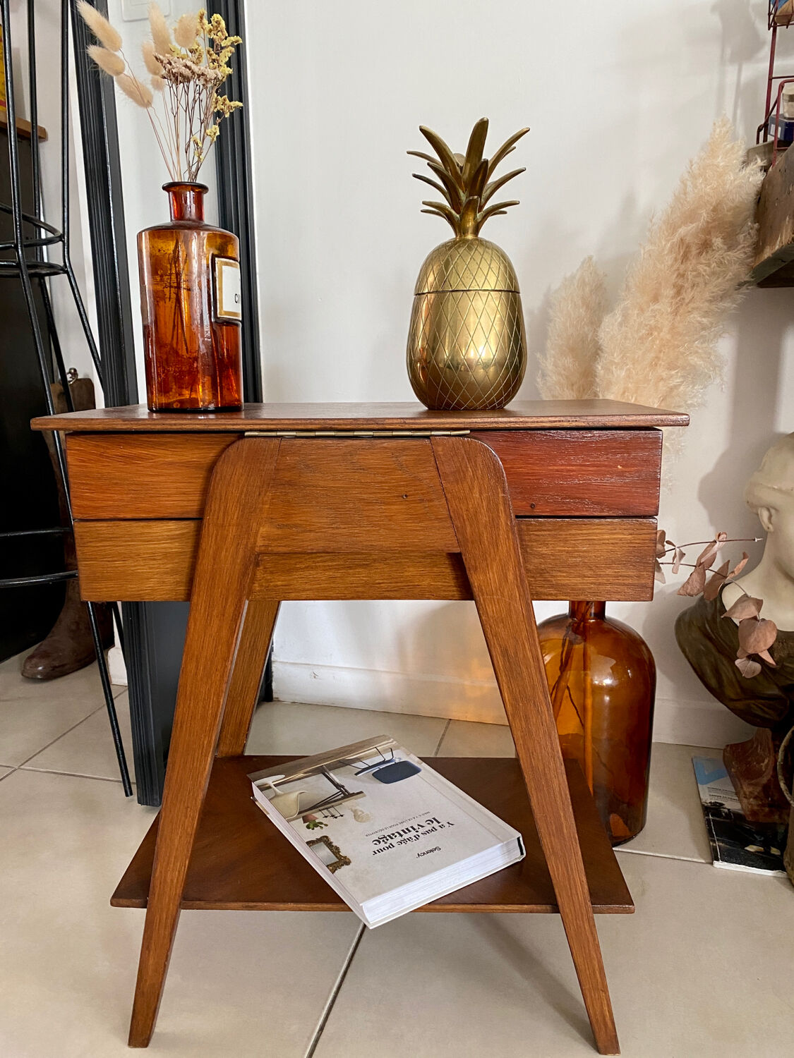 Vintage compass feet worker