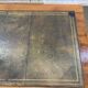 Bureau plat à caissons anglais des années 1950 en if
