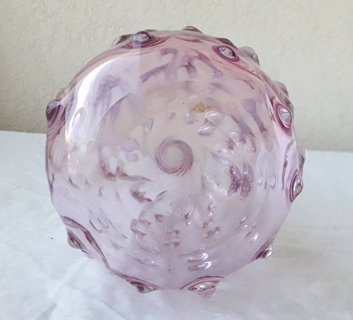 Vase en verre rose