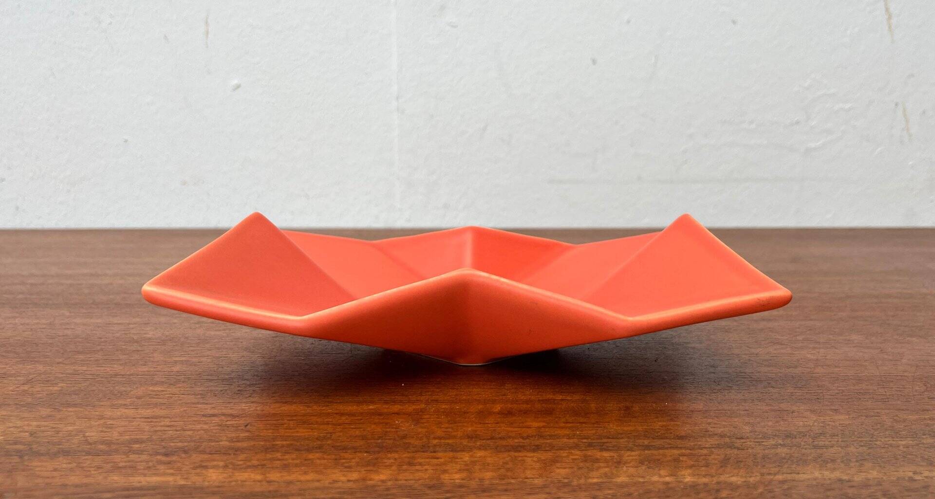 Postmodern minimalist ceramic bowl from the Asa collection, 1980s.