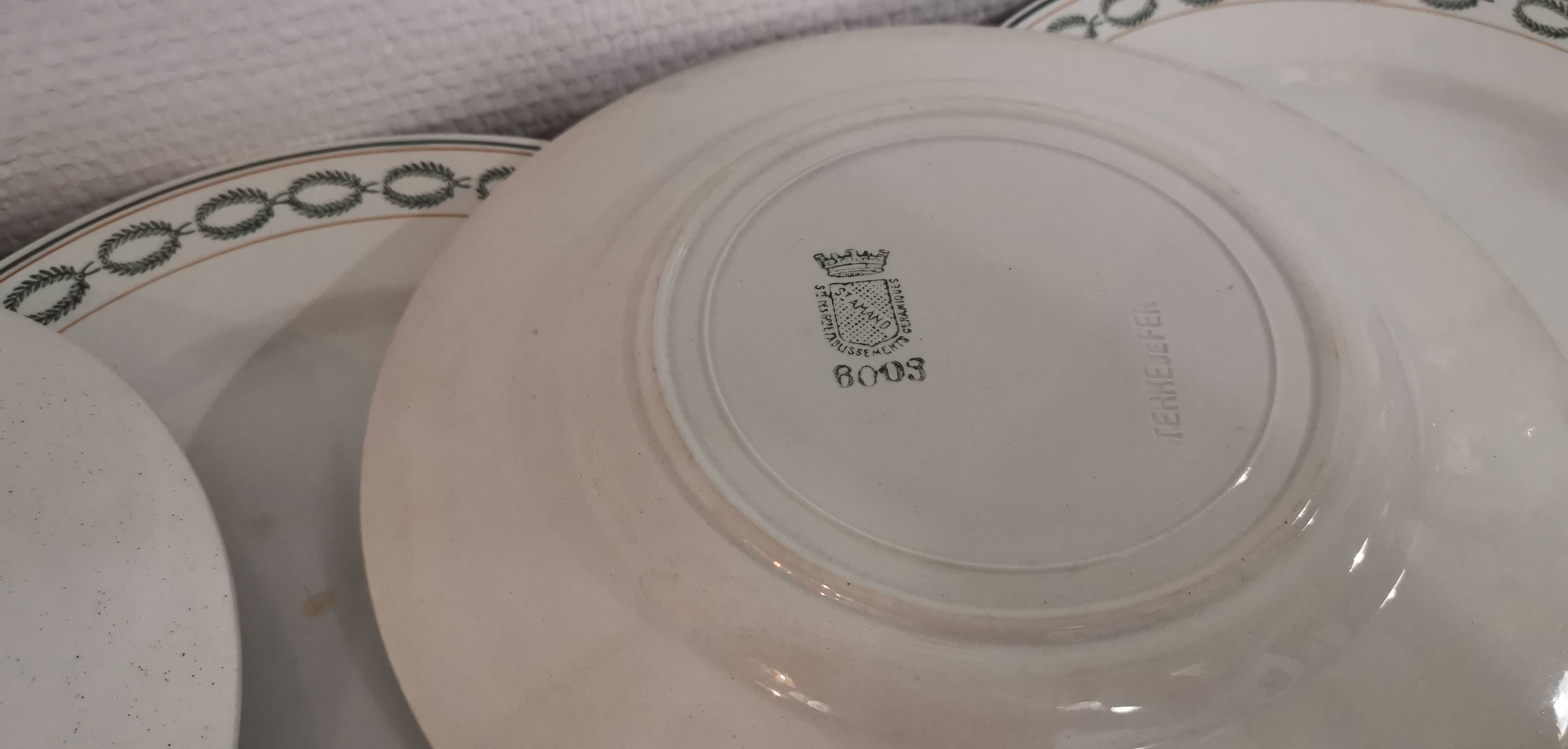 Set of 8 flat plates earth of iron st Amand n°6009