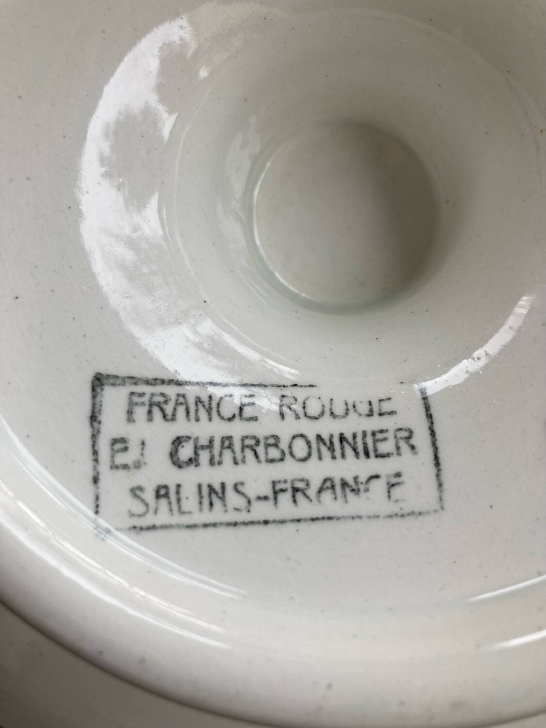 Plate mounted on pedestal Salins France Rouge E. Charbonnier