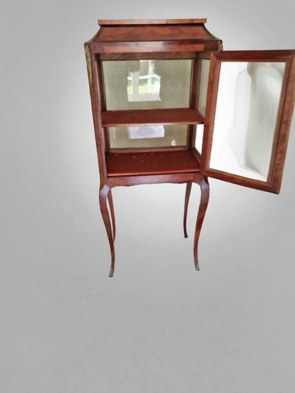 Vitrine de style Louis XV