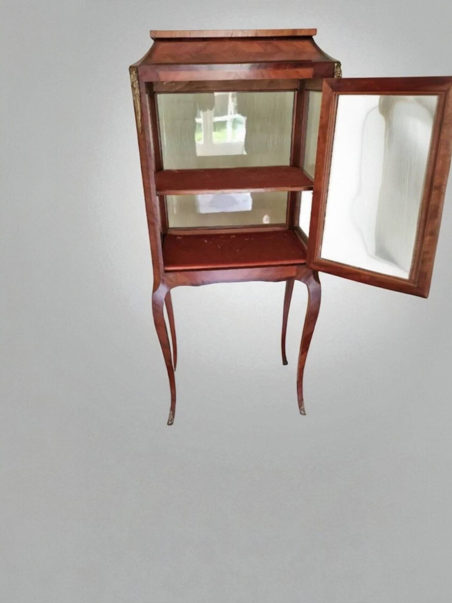 Vitrine de style Louis XV