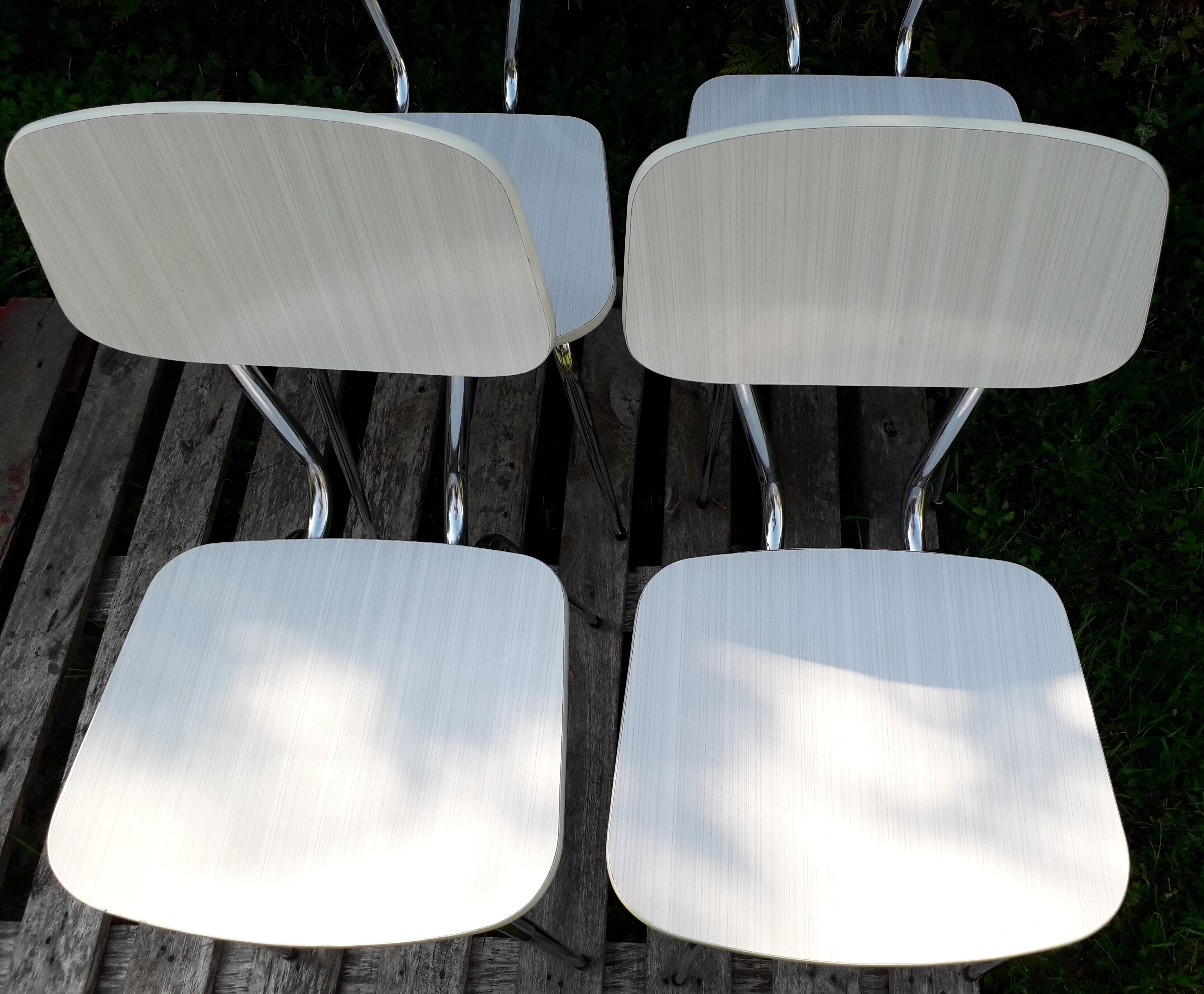 Set of 4 chairs in white 60s formica 70