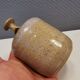 Un petit vase au col « fin », du suédois Kjell Sunesson, fabriqué chez Hjälmsjö en grès en 1979.