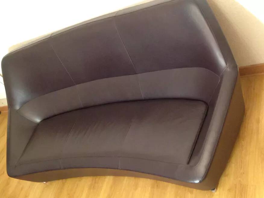 Cinna leather sofa designed by François Bauchet