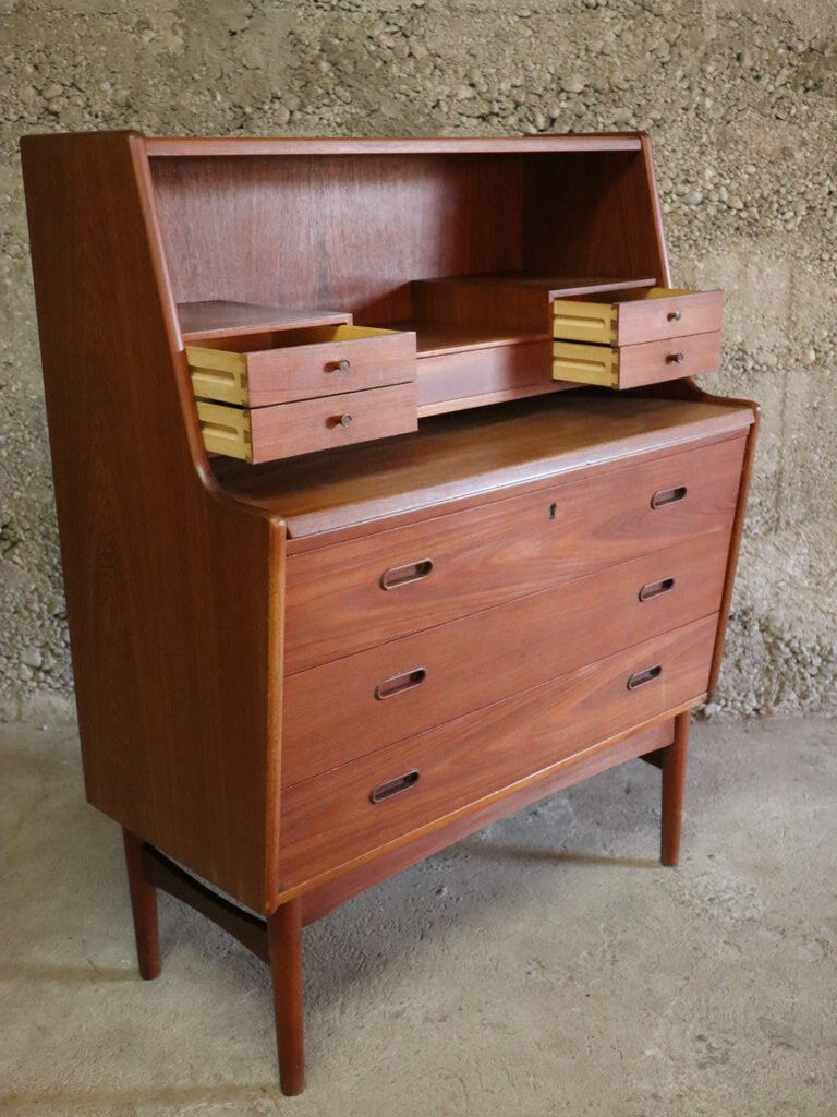 Scandinavian writing desk of Arne Wahl Iversen for Vinde Møbelfabrik 1960