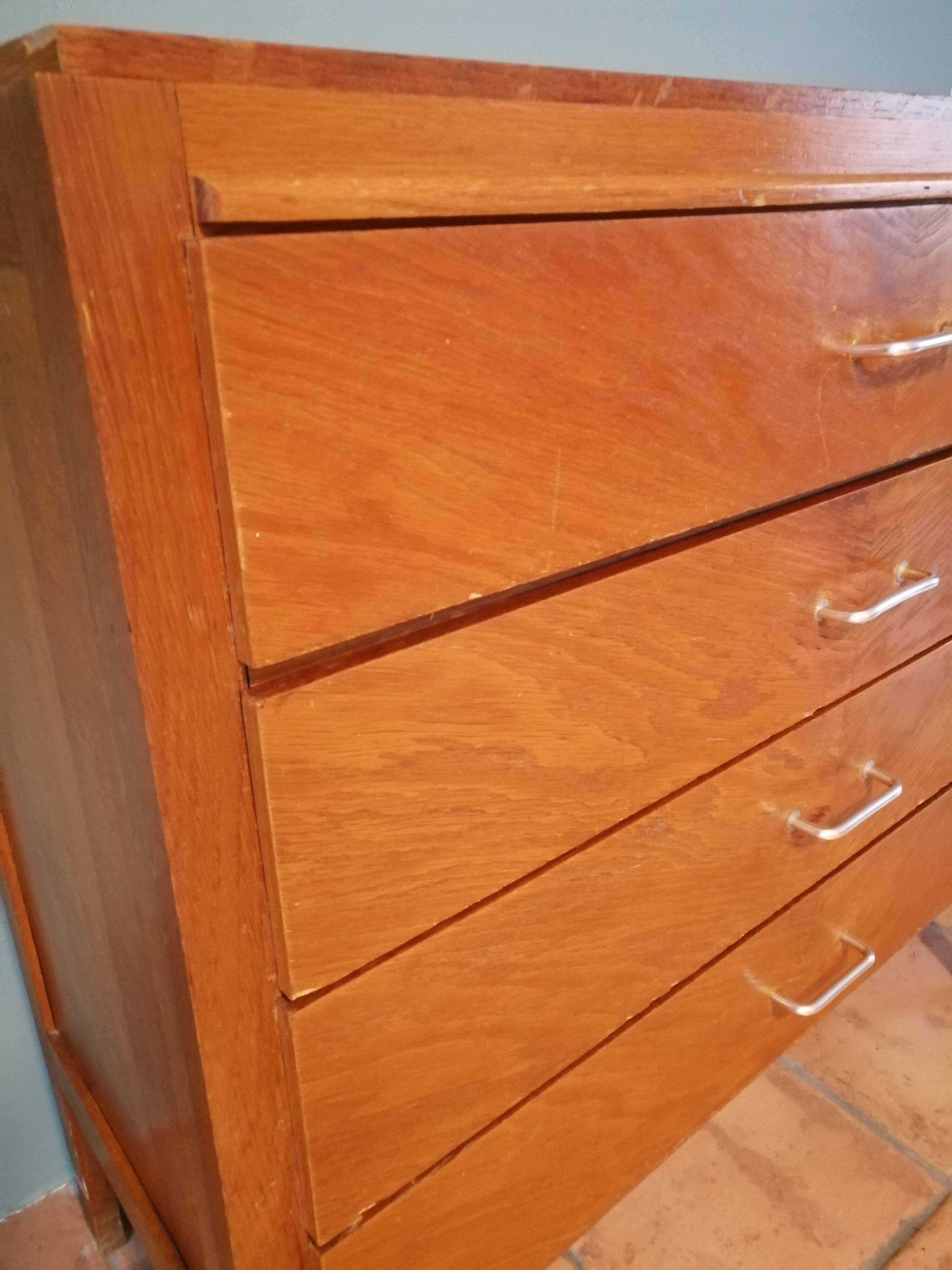 Dresser 70s